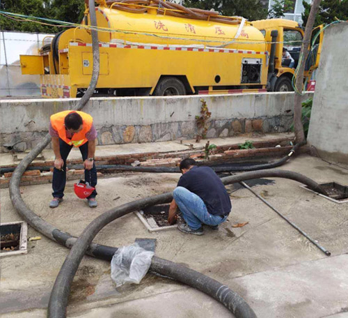 建始清理沉淀池时必须做好安全防范措施