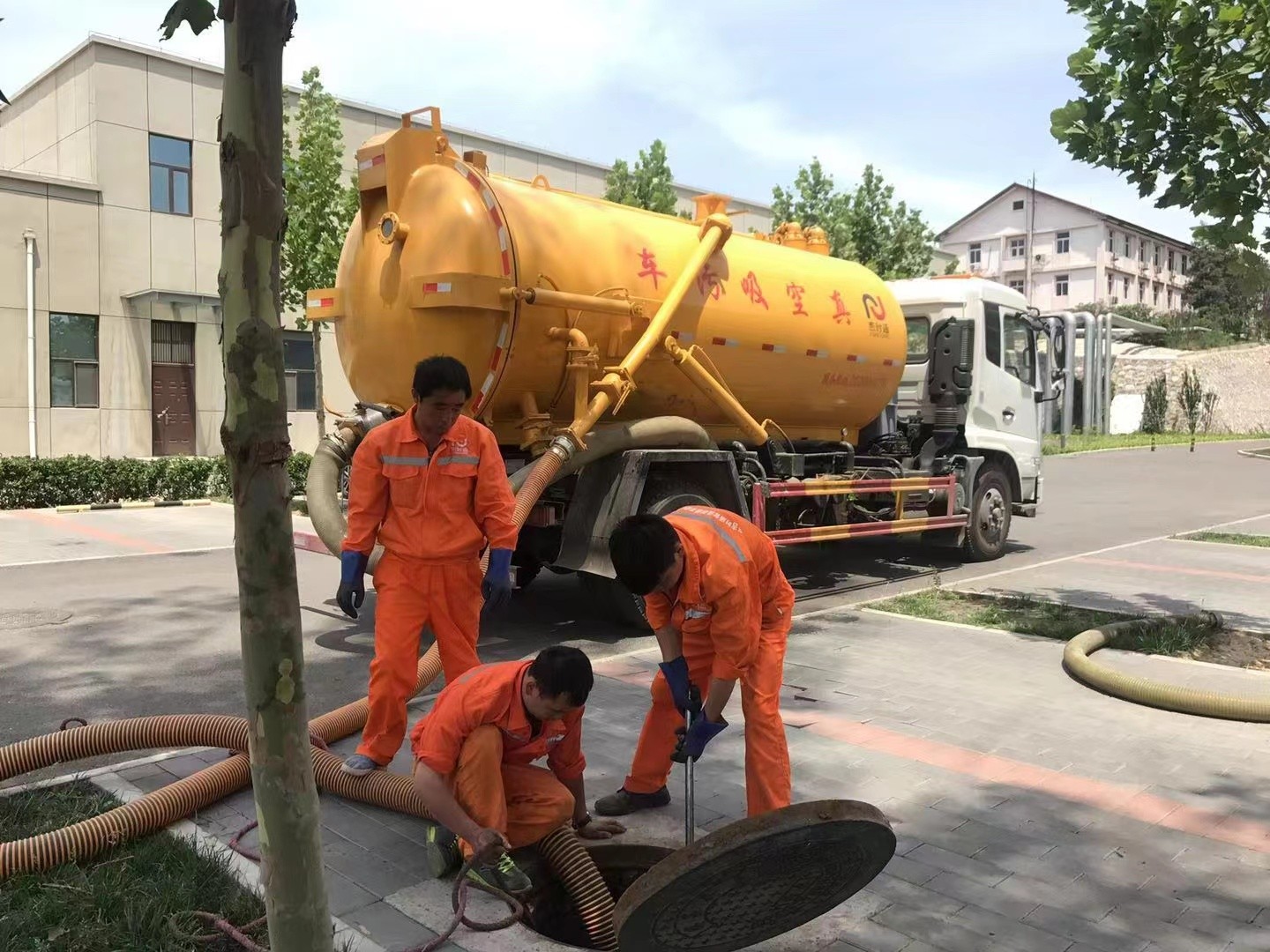 建始化粪池清理与5-8吨吸粪车施工效率分析